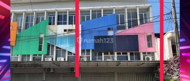 Ruko 3 Lantai Tengah Kota Jember. Cocok Untuk Kantor Atau Bisnis 1