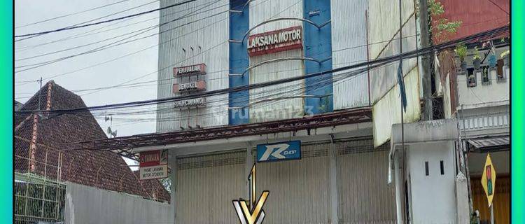 Ruko Cantik Luas Pinggir Jalan Dekat Alun Alun 1