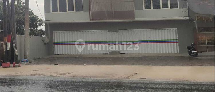 For Rent Minimalist Shop House by the Road Near Jember Station 1