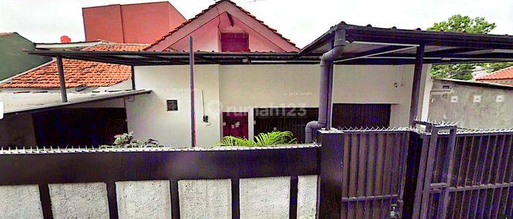Rumah Pojok (hook) Ada 4 Unit Kios, Lokasi Kebon Jeruk Dekat Kampus Binus University. 1