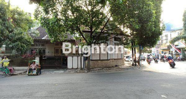 Dutch Heritage Shophouse at Hook Jl. Wahid Hasyim & Kauman 1
