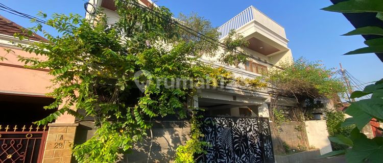 12-Room Kost Business House in TMII, Land Area 268 M2 1
