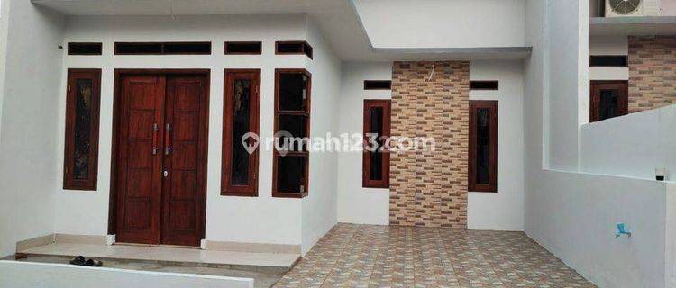 Rumah Minimalis garasi mobil 3 unit Lagi 1