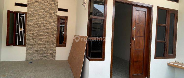 Rumah Pinggir Jalan Akses 2 Mobil Deket Stasiun 1