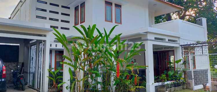 For Sale House In Bandung Spacious Yard Suitable For Those Who Enjoy Gardening 1