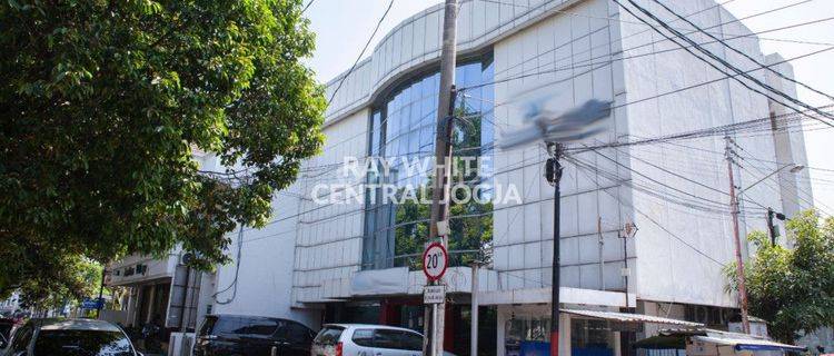 Gedung Kantor 3 Lantai Di Jl. Slamet Riyadi, Pasar Kliwon, Solo 1