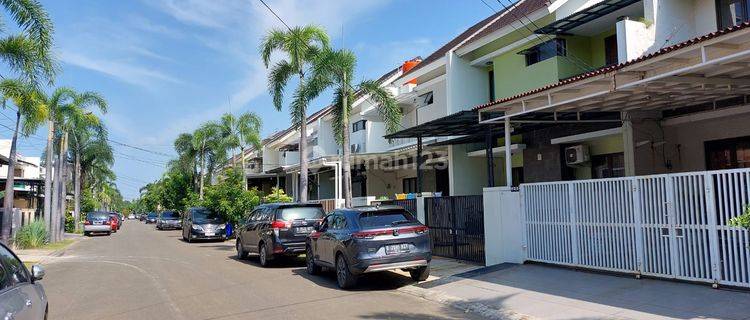 Di Sewakan Rumah Bagus 2 Lantai Baru di Cat di Cluster Aralia Harapan Indah 1