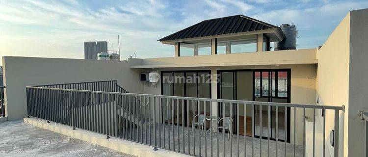 Rumah baru 4 lantai Dalam Komplek Eliit Area Pulo Mas 1