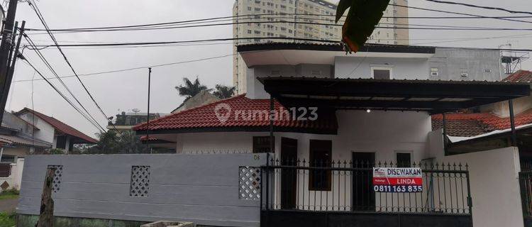 Disewakan Rumah Lokasi Sangat Strategis 1