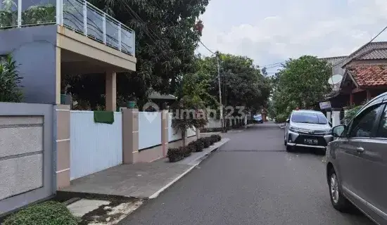 Rumah Lokasi Bagus, Rapi Dan Nyaman di Meruya, Jakarta Barat 1