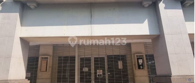 4-Story Shop-House in a Strategic Location Near Central Park Mall, West Jakarta 1