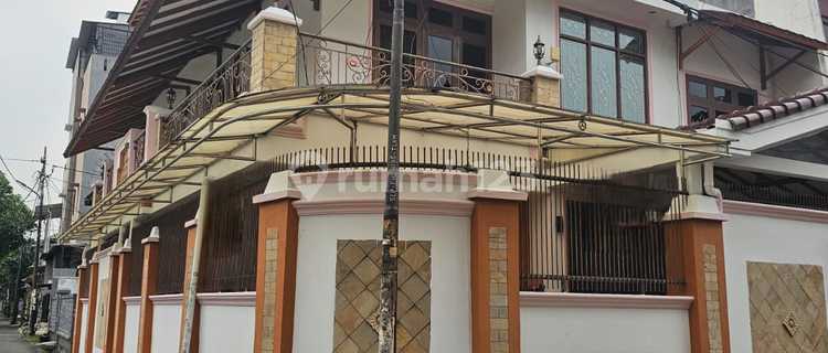 11x18 Ready-to-Occupy House in a Strategic Location at Tanjung Duren (TD349) 1