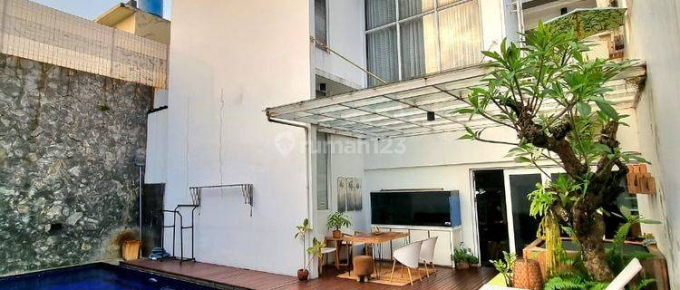 Rumah Dengan Kolam Renang Pribadi di Kebayoran Bintaro Sektor 7 1