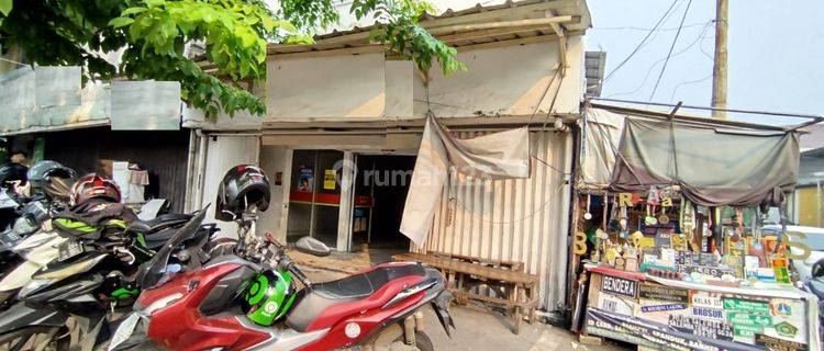 Toko lebar 7 ramai dan siap pakai di seberang stasiun KA Jatinegara 1