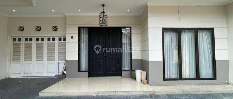 Rumah Lux Furnished Di Area Senopati - Scbd Jaksel  1