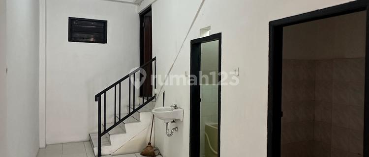 3-Storey Commercial House (Ruko) in Menteng, Ready to Use, Strategic Location 1