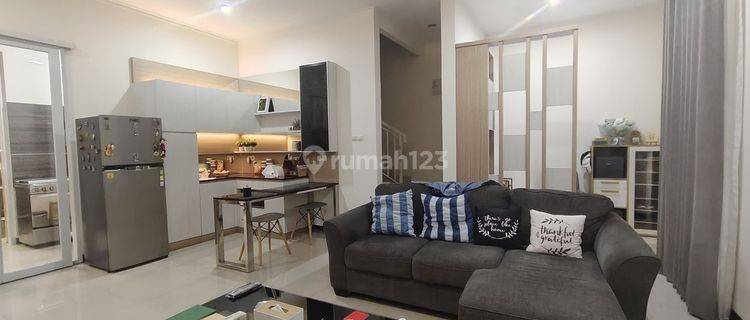 Rumah Cantik Modern Minimalis di Taman Kopo Indah Tki 5 1