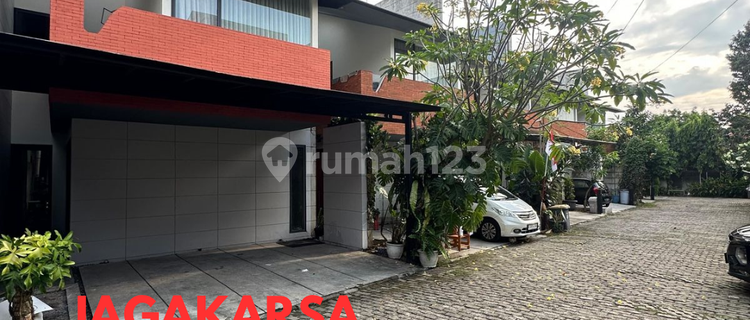 Price Reduced For Sale House in Townhouse In Jagakarsa South Jakarta 1