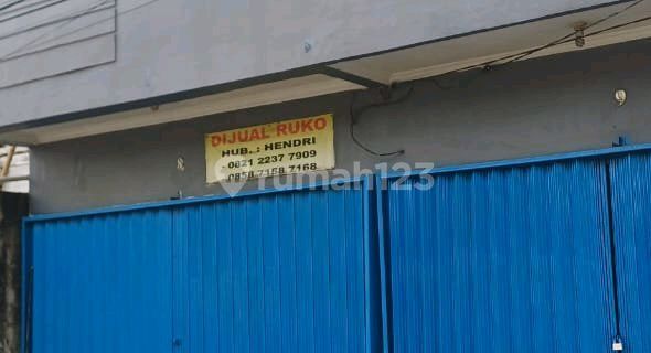 Strategic Shop House for Sale at a Very Affordable Price 1