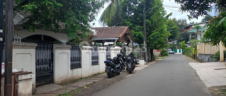 Elegant House in Kebayoran Lama Strategically Located for Official Auction Sale 1