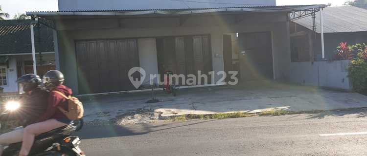 Sell a ready-to-live house by the roadside in Purbalingga 1