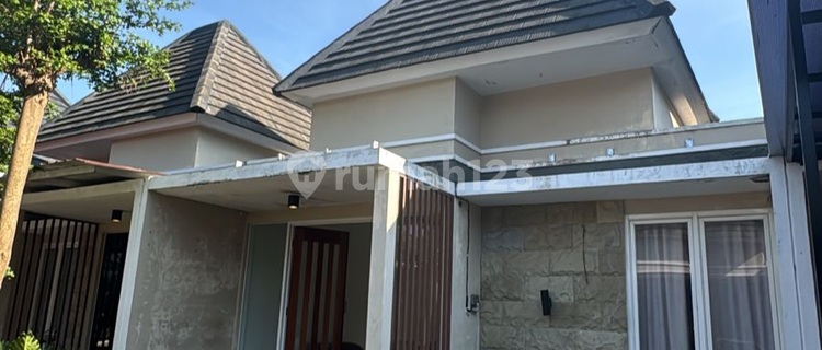 READY LUXURIOUS ONE-STORY MOVE-IN HOUSE IN BSB AREA, SEMARANG 1