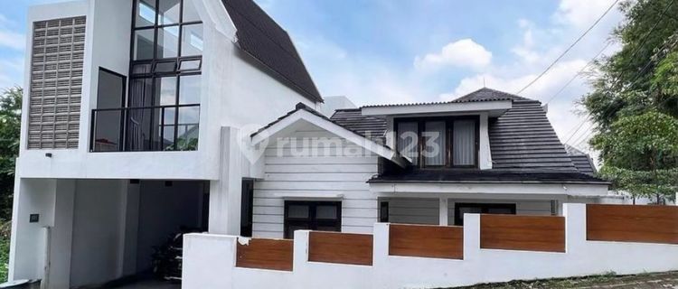 2-Storey Luxury House for Sale in Manyaran Semarang, Price Reduced! 1
