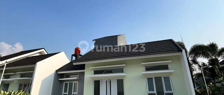 NEW HOUSE AND FULLY FURNISHED PRICE AROUND 600 MILLION IN KLIPANG SEMARANG 1