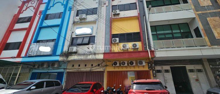 Ruko 3 Lantai Bagus Dengan SHM di Jl. Ratulangi 1