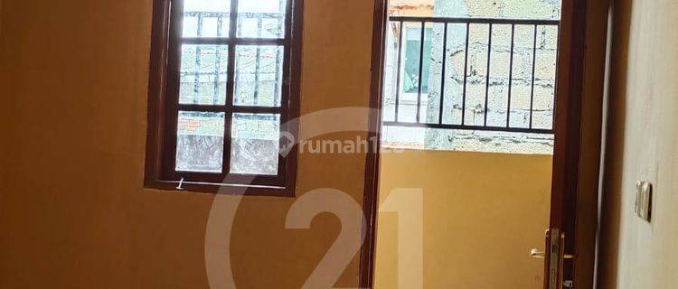 Sewa Rumah 2 Lantai di Kemanggisan 1