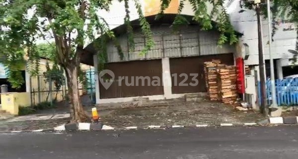 2-Story Shop House on Abdulrahman Saleh Street, West Semarang 1