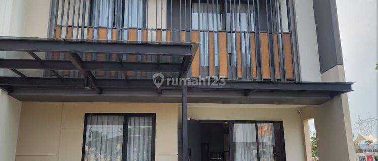 dijual rumah baru dari summarecon serpong cluster strozzi 1