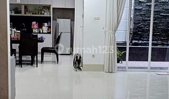 Lepas Cepat Rumah Ancol, hadap timur, jalan lebar 1