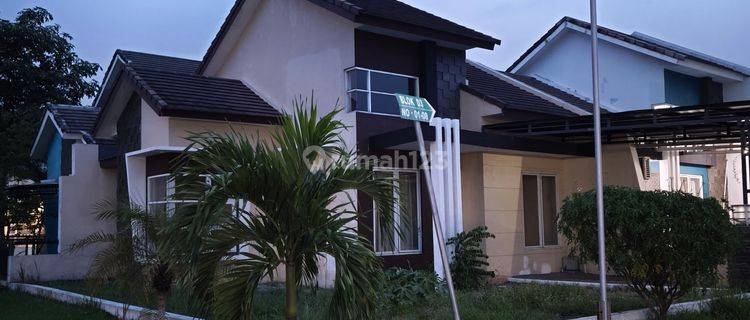 Rumah Hook Posisi Bagus Samping Taman Row Jalan 4 Mobil, La Diva  1