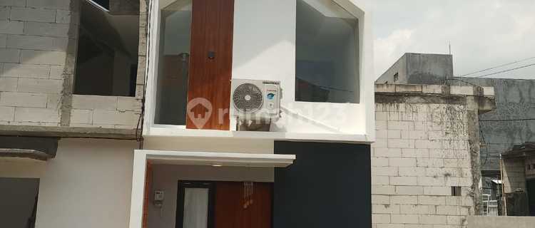 Rumah 2 lantai Green Terrace 1