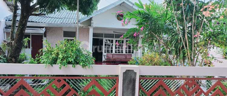 For Sale, Ready-to-Occupy House Located on Jl. Klabat Semarang. 1