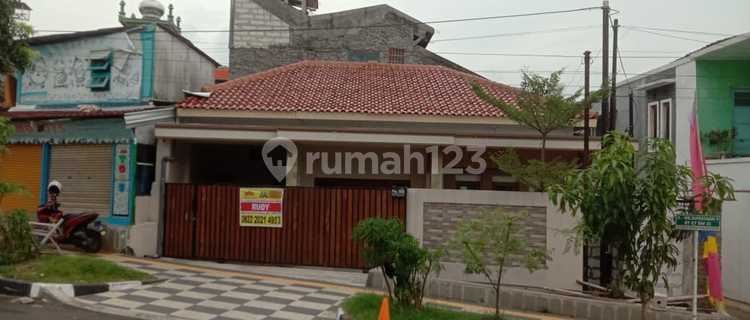 Disewakan Rumah Lokasi Strategis di Jl. Wr. Supratman Semarang 1