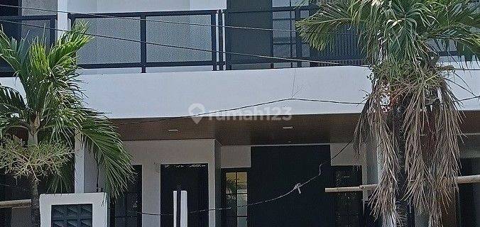 Rumah 2 Lantai Siap Huni di Cluster Ifolia Harapan Indah Bekasi Nego Sampai Deal 1