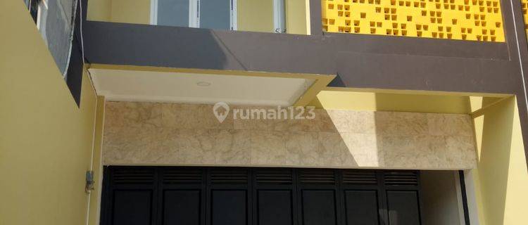 RUKO BAGUS 2 LANTAI MINIMALIS MODERN SIAP PAKAI DI ARCAMANIK BANDUNG 1