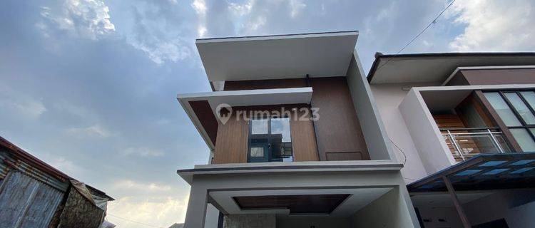 Rumah Bagus Nyaman Strategis 2 Lantai Siap Huni di Geger Kalong Bandung 1