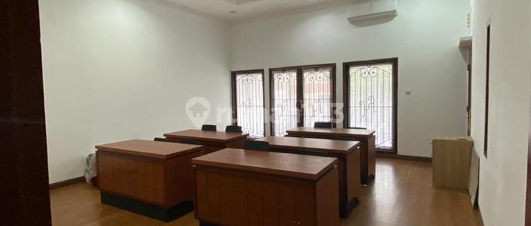 Rumah Mewah 3 Lantai Fasilitas Lengkap Premium Siap Huni di Cisitu Indah Bandung 1