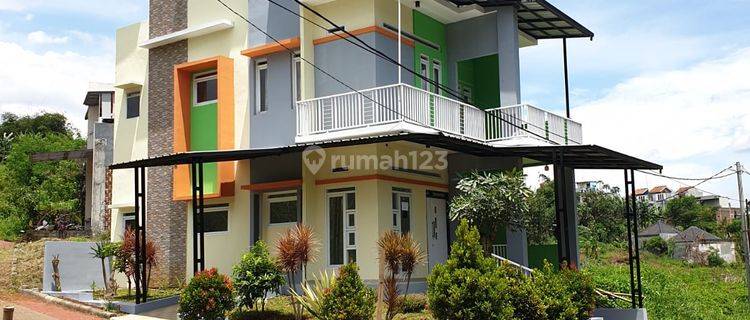 Rumah Bagus Minimalis Modern 2,5 Lantai Sejuk Nyaman Siap Huni di Padasuka Bandung 1