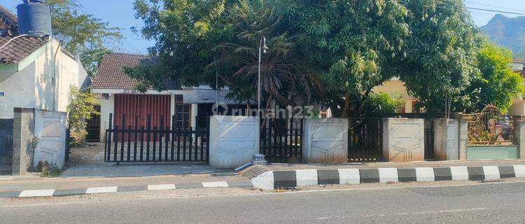 Rumah Pinggir Jalan Raya Depan Smpn 3 Wonogiri Jawa Tengah 1