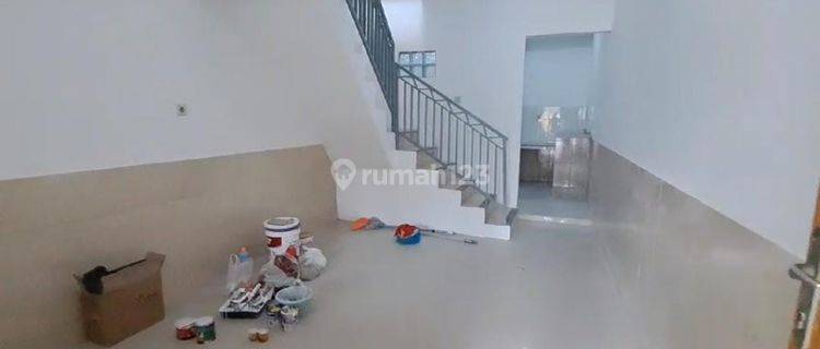 Rumah 3 Lantai Lokasi Strategis di Villa Taman Bandara, Tangerang 1