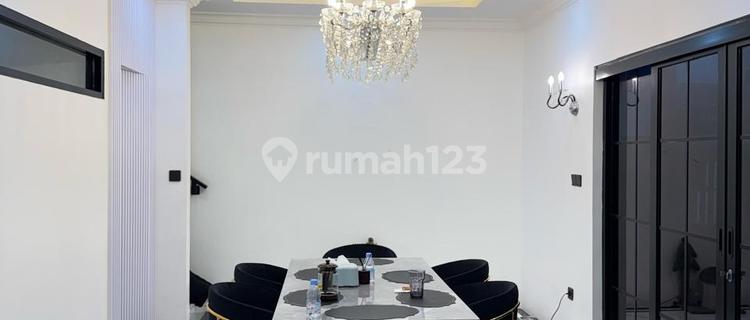 Modern Elegant Ready-to-Occupy House in Kota Baru Parahyangan Bandung 1