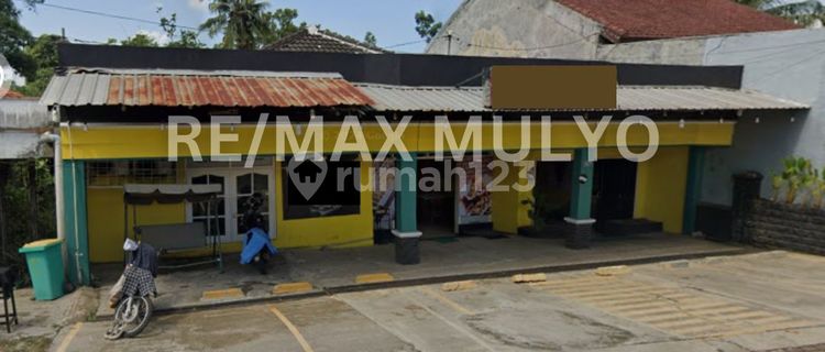 For Rent: Spacious Shop House in the Center of Purwokerto 1