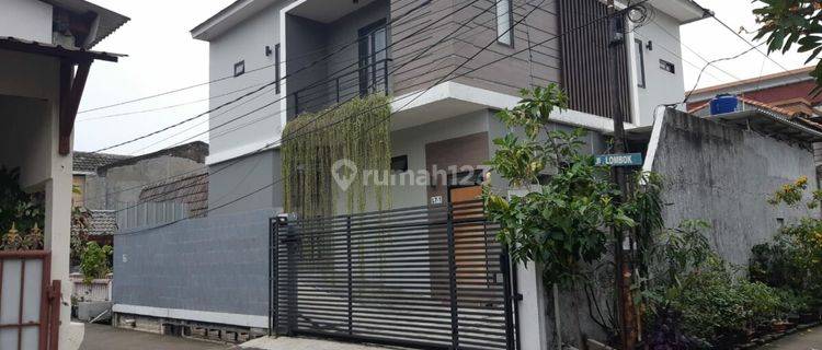 Dijual Rumah Hoek di Komplek Bea Cukai Jakarta Timur 1