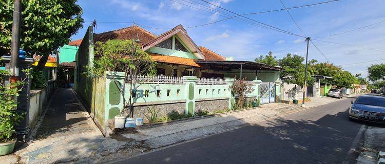 Rumah siap huni tengah kota karanganyar 1