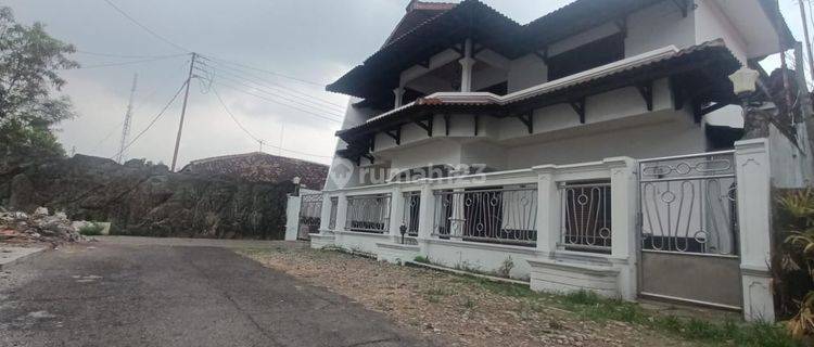 Rumah mewah 2 lantai kawasan perkotaan di Jl blimbing kerten laweyan 1