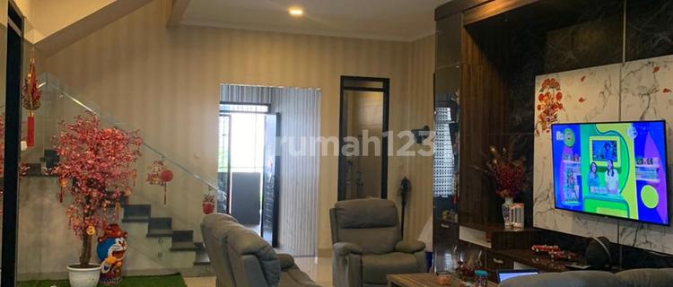 Quick Sale Ready-to-Occupy Modern House with SHM in Taman Kopo Indah 3 1